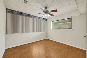 10206 Huntington Wood Dr, Houston, TX 77099 - Photo 16