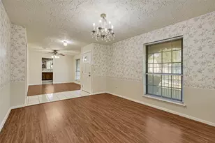 10206 Huntington Wood Dr, Houston, TX 77099 - Photo 12