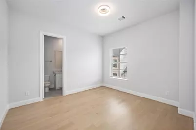 10919 Grove Tree Lane, Houston, TX 77043 - Photo 20