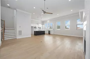 10919 Grove Tree Ln, Houston, TX 77043 - Photo 14