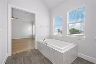 10919 Grove Tree Ln, Houston, TX 77043 - Photo 30