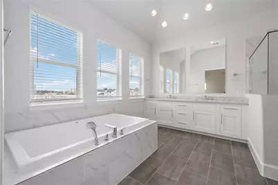 10919 Grove Tree Lane, Houston, TX 77043 - Photo 28