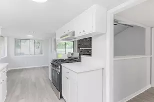 7726 Ashmole Ln, Houston, TX 77088 - Photo 6