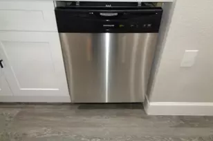 917 Temple Dr, Hitchcock, TX 77563 - Photo 10