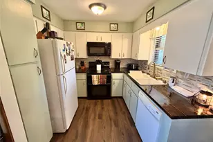 266 Inwood Dr, West Columbia, TX 77486 - Photo 6