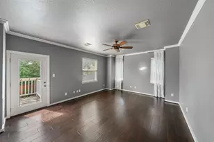 1002 E 27th St, Houston, TX 77009 - Photo 8