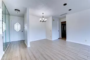 2137 Casa Rio Cir, Dickinson, TX 77539 - Photo 4