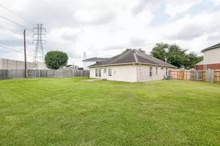 9203 Windy Spring Ct, Houston, TX 77089 - Photo 32