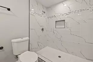 5674 Hazen St, Houston, TX 77081 - Photo 26