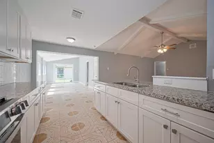 10659 Hazelhurst Dr, Houston, TX 77043 - Photo 12