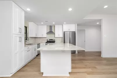 9606 Pine Lake Drive, Houston, TX 77055 - Photo 12