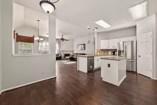 2902 Julie Ann Dr, Pearland, TX 77584 - Photo 4