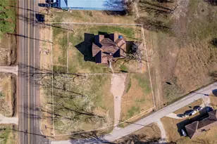 2201 Badger Ln, Huntsville, TX 77320 - Photo 2