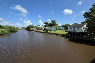 354 Sir Lancelot Dr N, Sargent, TX 77414 - Photo 2