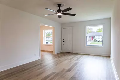 1203 17th Ave N, Texas City, TX 77590 - Photo 2