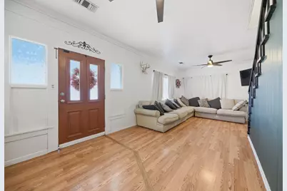 638 W Fisher Street, Bellville, TX 77418 - Photo 10