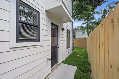 4719 Mallow Street #B, Houston, TX 77033 - Photo 30