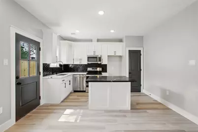 4719 Mallow Street #B, Houston, TX 77033 - Photo 6