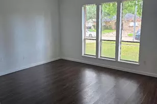 13630 Greenway Dr, Sugar Land, TX 77498 - Photo 6
