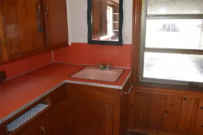 224 East Pine Avenue, Winnie, TX 77665 - Photo 8