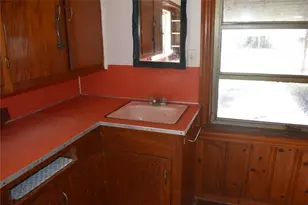 224 East Pine Ave, Winnie, TX 77665 - Photo 8