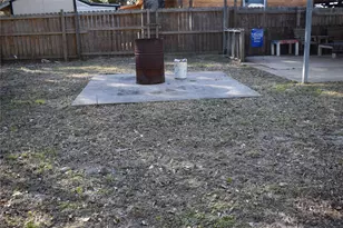 224 East Pine Ave, Winnie, TX 77665 - Photo 12