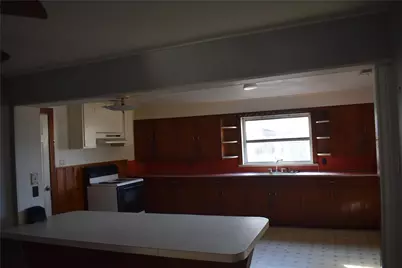 224 East Pine Avenue, Winnie, TX 77665 - Photo 6