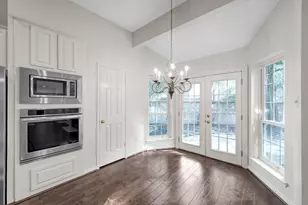 18 Skyland Pl, The Woodlands, TX 77381 - Photo 8