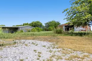 704 E Grand St, Whitewright, TX 75491 - Photo 30