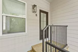 8101 Venus St, Houston, TX 77088 - Photo 2