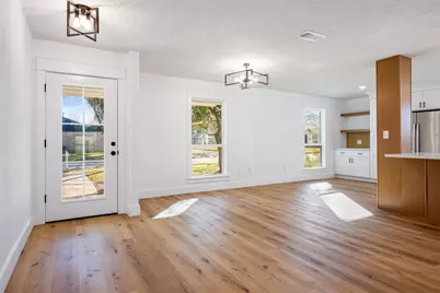 402 W Castle Harbour Drive, Friendswood, TX 77546 - Photo 4