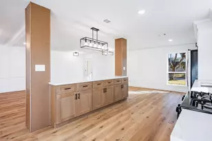 402 W Castle Harbour Dr, Friendswood, TX 77546 - Photo 8