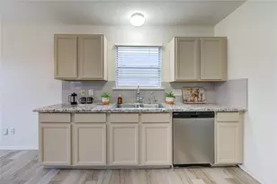 9926 Myrtle Field Ln, Houston, TX 77044 - Photo 10