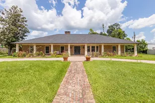 1005 Oak Dr, Liberty, TX 77575 - Photo 2