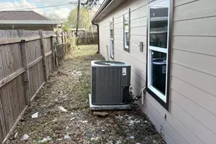 7422 Thurow St, Houston, TX 77087 - Photo 6