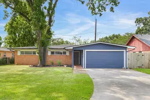 1865 Dolphin Dr, Seabrook, TX 77586 - Photo 2