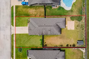 211 White Wing Ln, Sealy, TX 77474 - Photo 2