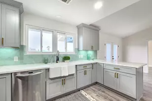 288 Ling St, Bayou Vista, TX 77563 - Photo 10