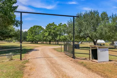 2840 Riverwood Road, Gonzales, TX 78629 - Photo 2