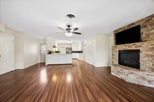 523 E Obryant St, Bellville, TX 77418 - Photo 8