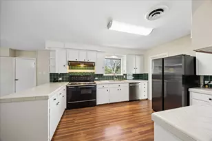 523 E Obryant St, Bellville, TX 77418 - Photo 6