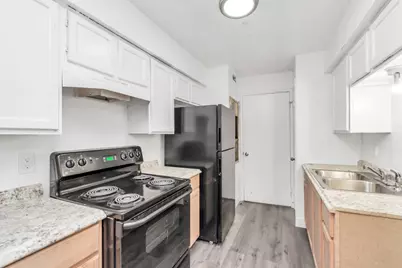 9700 Leawood Boulevard #1806, Houston, TX 77099 - Photo 8