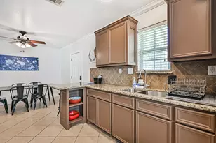 2009 Neumann Dr, Galveston, TX 77551 - Photo 18