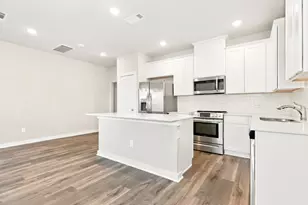 341 N Centro Cir, Shenandoah, TX 77385 - Photo 6