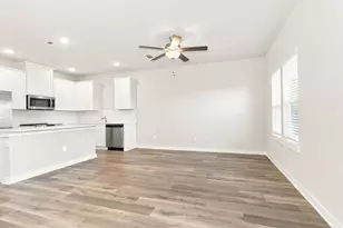 341 N Centro Cir, Shenandoah, TX 77385 - Photo 4