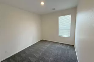 423 Amy St, Angleton, TX 77515 - Photo 8