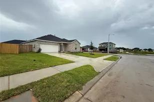 423 Amy St, Angleton, TX 77515 - Photo 1