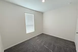 423 Amy St, Angleton, TX 77515 - Photo 22