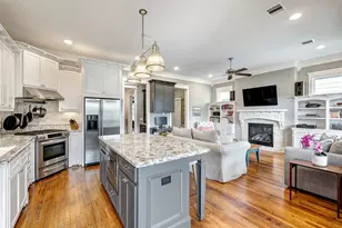 310 W 17th St, Houston, TX 77008 - Photo 8