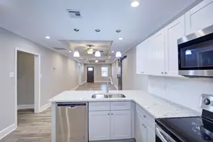 4220 Delhi St, Houston, TX 77022 - Photo 2
